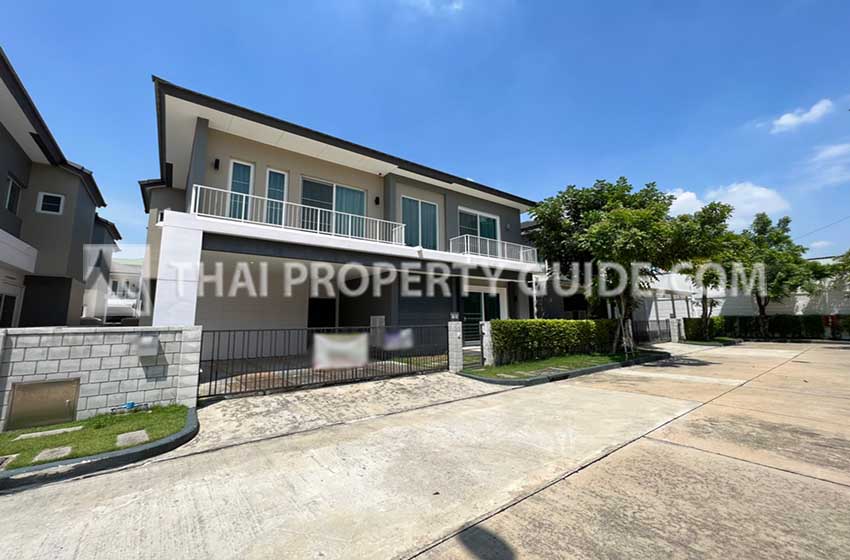 House with Shared Pool for rent in Bangnatrad